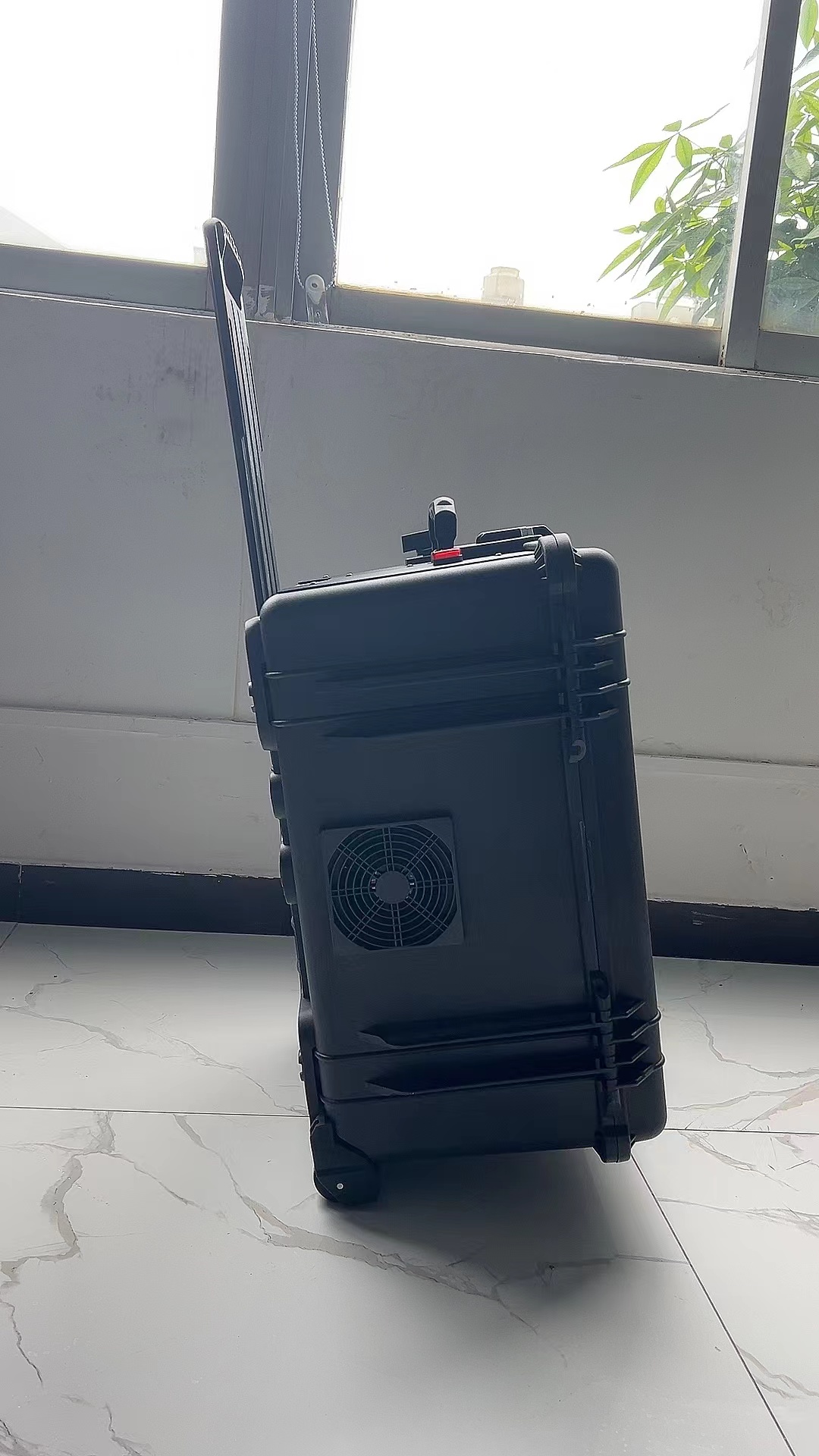 播州手拉箱型移动通信干扰器